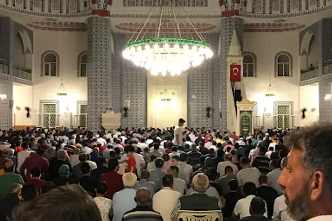Hoca Ahmet Yesevi Cami kapak fotoğrafı