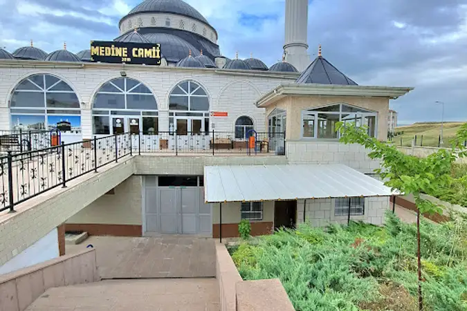 Medine Cami kapak fotoğrafı