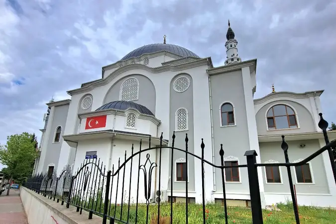 Akşemsettin Mahallesi Merkez Cami kapak fotoğrafı