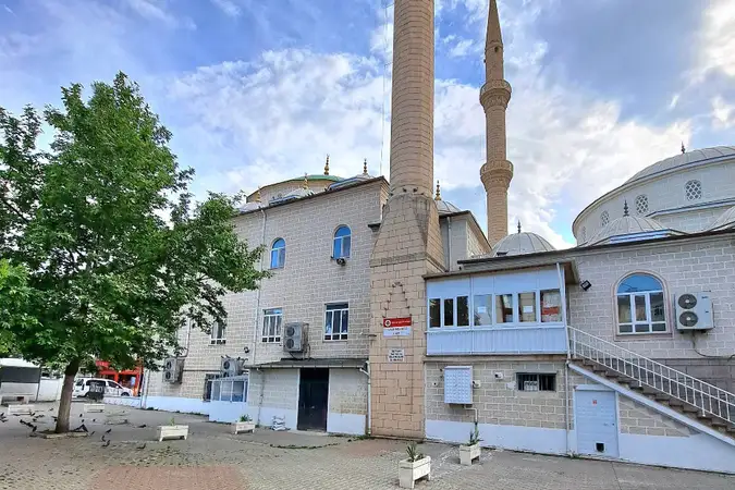 Lale Merkez Cami kapak fotoğrafı