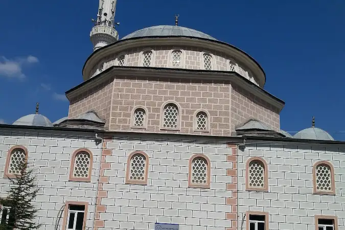 Nur Cami kapak fotoğrafı