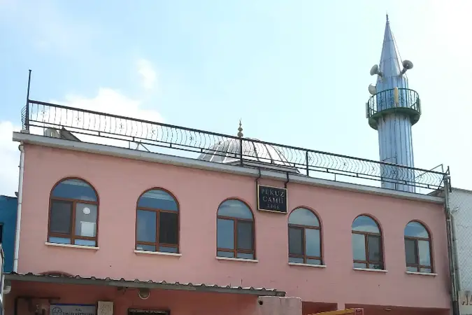 Pekuz Cami kapak fotoğrafı