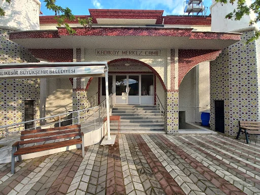 Kadikoy Merkez Cami kapak fotoğrafı