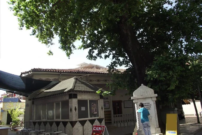 Mahkeme Cami kapak fotoğrafı