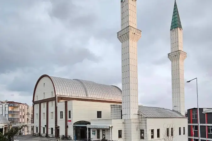 Beşevler Safa Cami kapak fotoğrafı