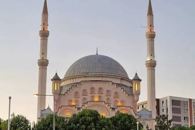 Fatih Sultan Mehmet Cami kapak fotoğrafı