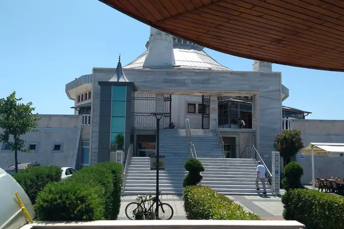 Merve Cami kapak fotoğrafı