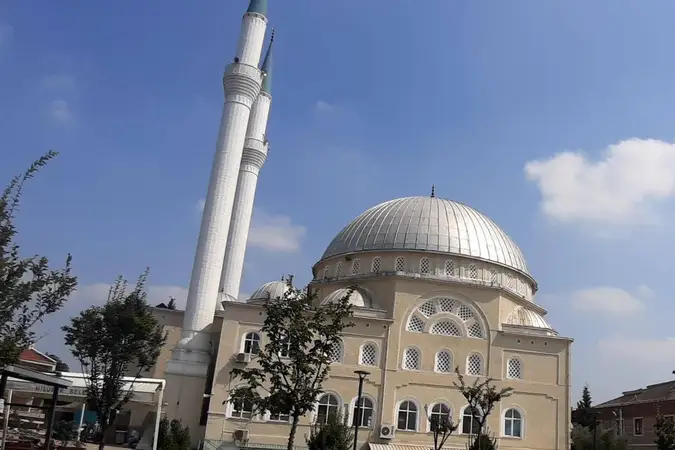 Minareliçavuş Merkez Cami kapak fotoğrafı