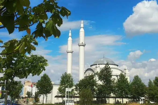 Özlüce Cami kapak fotoğrafı