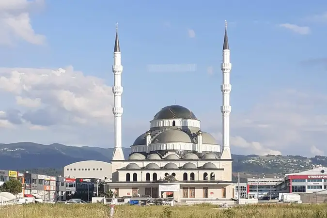 Ticaret Merkezi Cami kapak fotoğrafı