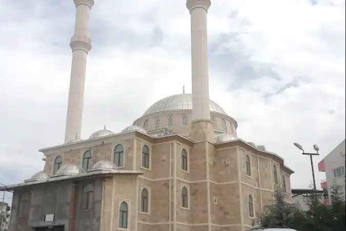 Üçevler Aziz Mahmut Hüdayi Cami kapak fotoğrafı