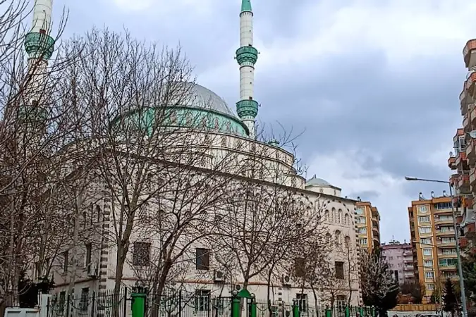Ahmedi Hani Cami kapak fotoğrafı