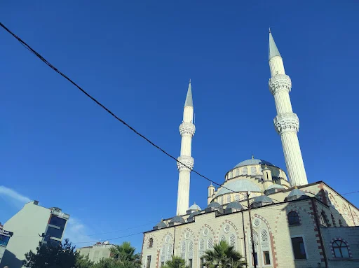 Arnavutköy Merkez Cami kapak fotoğrafı
