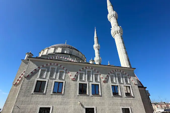 İstanbul Arnavutköy Kardeşler Cami kapak görseli