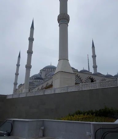 Kayışdağı Merkez Cami kapak fotoğrafı