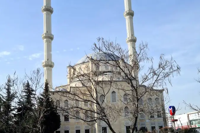 İstoç Cami kapak fotoğrafı