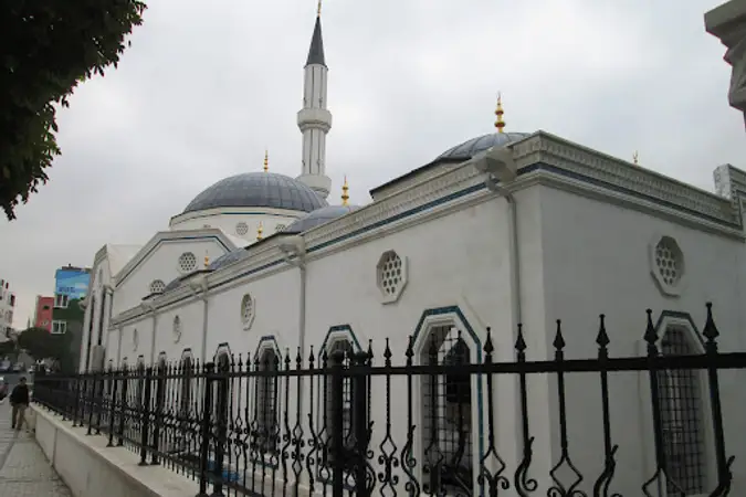 Mahmutbey Hicret Cami kapak fotoğrafı