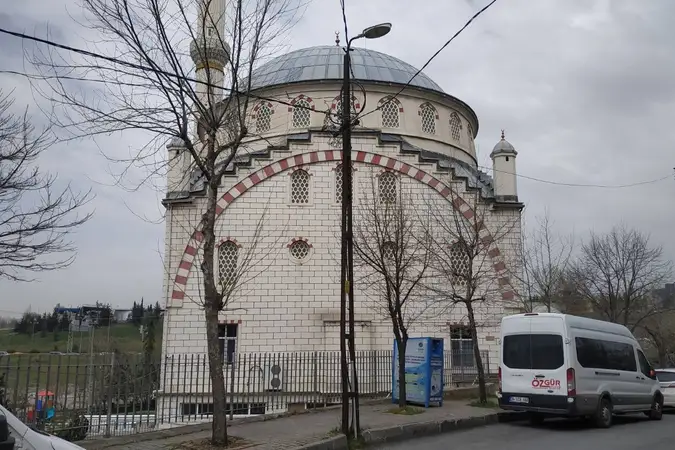 Ulubatlı Hasan Cami kapak fotoğrafı