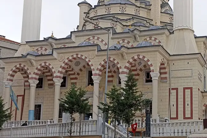 Cumhuriyet Mahallesi Merkez Cami kapak fotoğrafı
