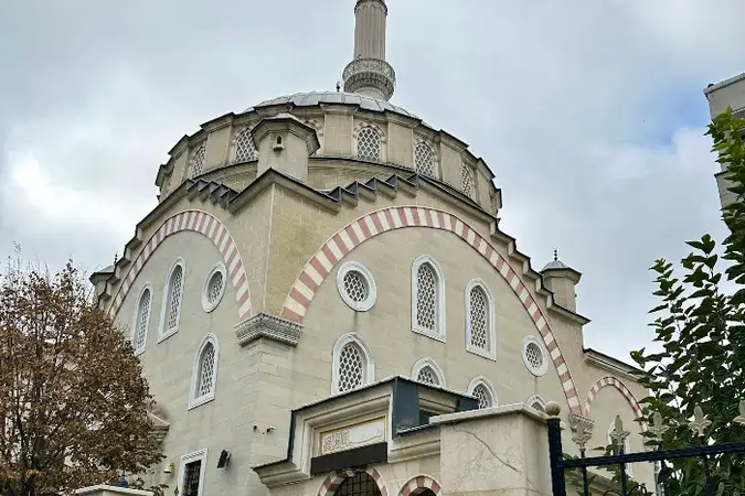 Mehmet Ülker Cami kapak fotoğrafı
