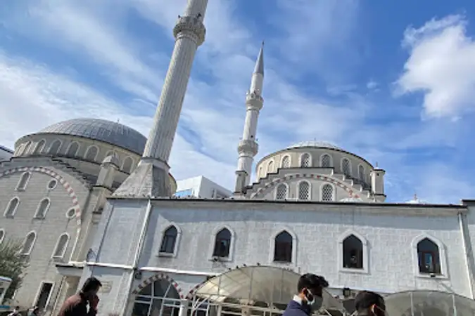 Yenibosna Aksa Cami kapak fotoğrafı