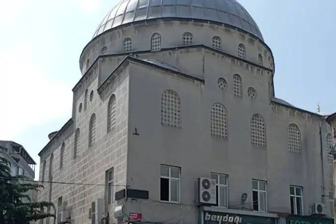 Yenibosna Mehmet Akif Cami kapak fotoğrafı
