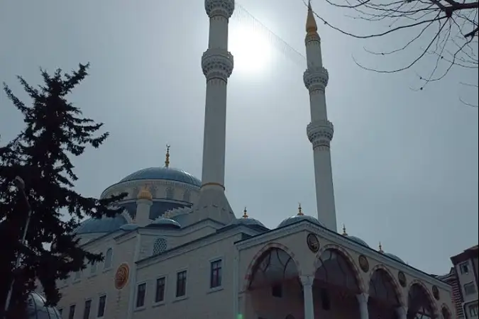 Yenibosna Merkez Cami kapak fotoğrafı