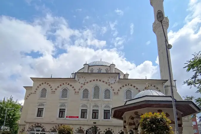 Yenibosna Selçuk Hatun Cami kapak fotoğrafı
