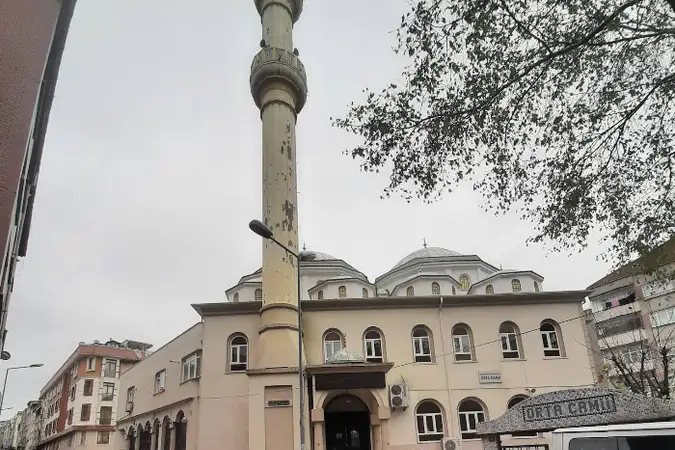 Orta Cami kapak fotoğrafı