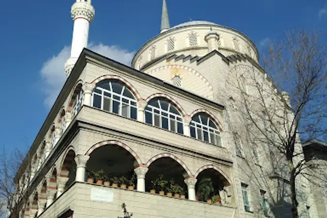 Yunus Emre Cami kapak fotoğrafı
