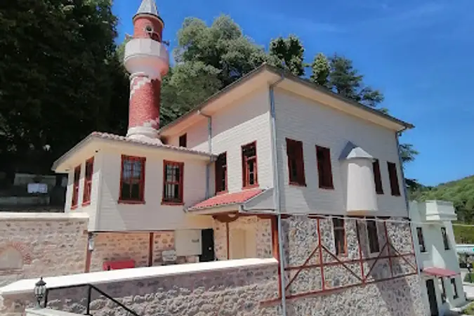 Akbaba Canfeda Hatun Cami kapak fotoğrafı