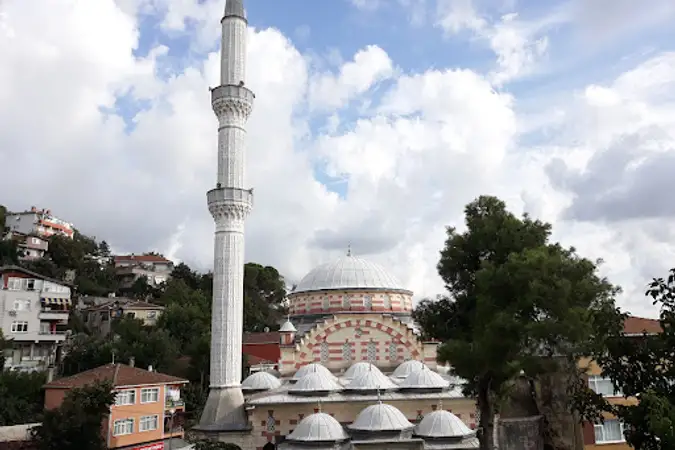 Gümüşsuyu Merkez Cami kapak fotoğrafı