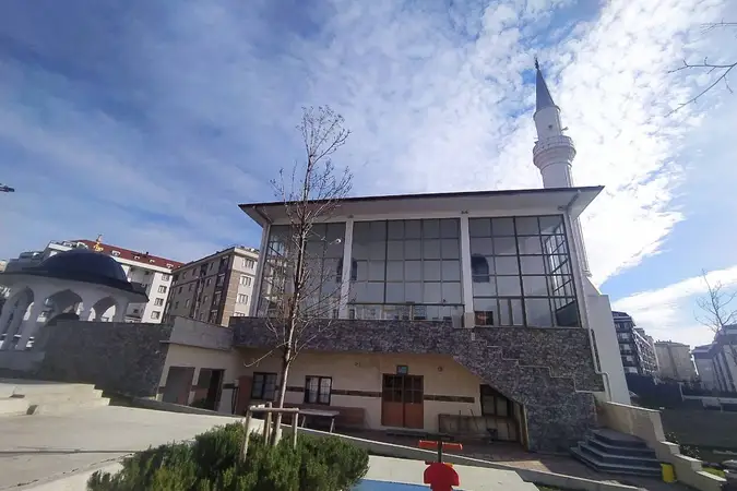 Huzurlu Cami kapak fotoğrafı