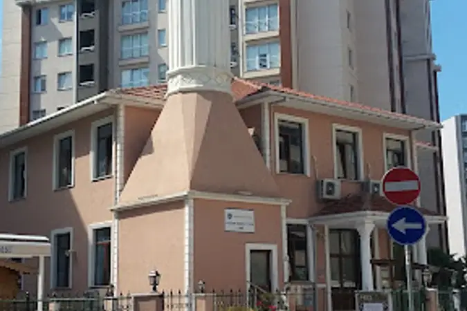 Nazime Emriye Uzun Cami kapak fotoğrafı