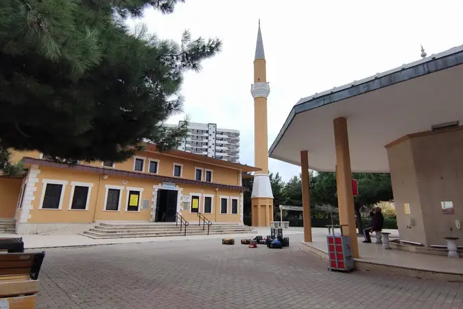 Yaşar Cimilili Cami kapak fotoğrafı