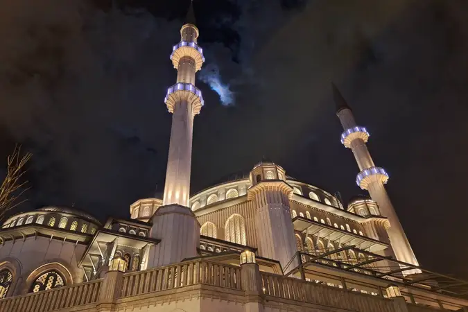 Taksim Cami kapak fotoğrafı