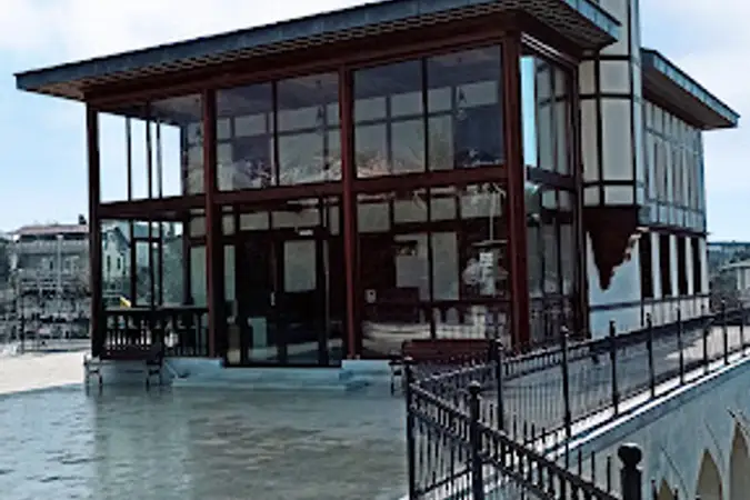 Güzelbahçe Cami (Topbaş Cami) kapak fotoğrafı