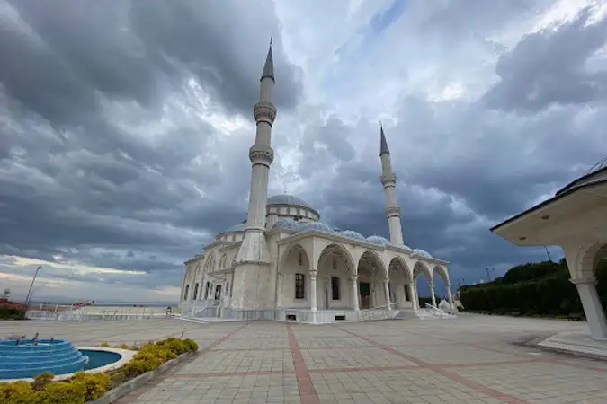 Güzelşehir İhlas Cami kapak fotoğrafı