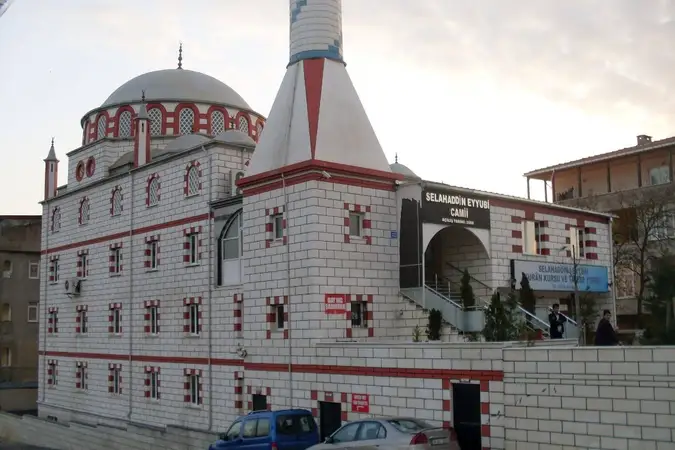 Alemdağ Selahattin Eyyübi Cami kapak fotoğrafı