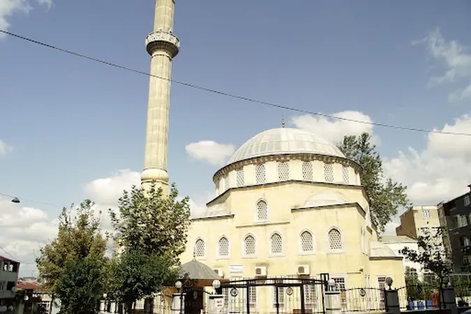 Üçbaşaran İsmet Hatun Cami kapak fotoğrafı