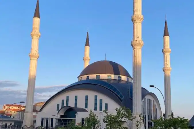 Kıraç Merkez Cami kapak fotoğrafı