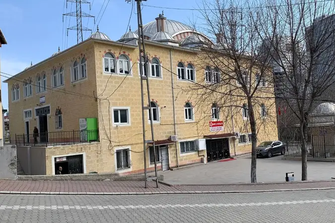 Kıraç Yunus Emre Cami kapak fotoğrafı