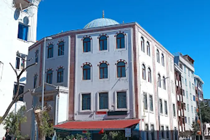 Saadetdere Cami kapak fotoğrafı