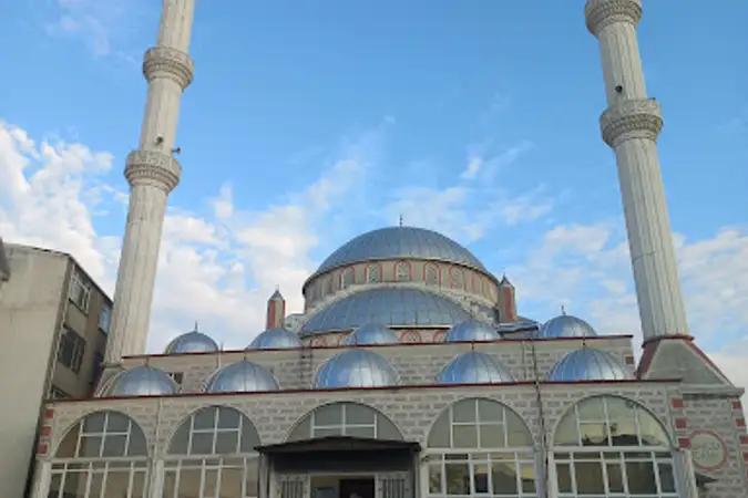 Uhut Cami kapak fotoğrafı