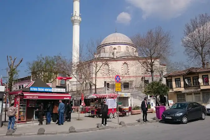 Kemerburgaz Merkez Cami kapak fotoğrafı