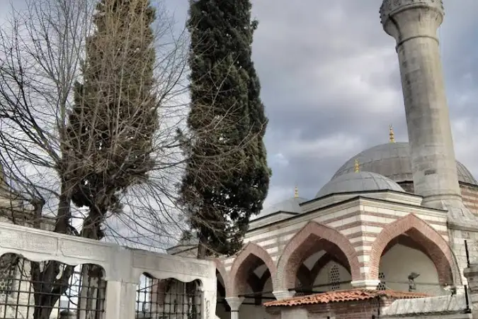 Aşıkpaşa Hüseyinağa Cami kapak fotoğrafı