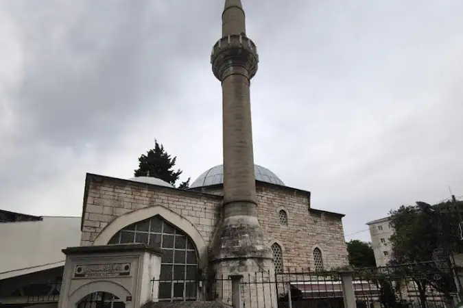 Mustafa Müslihiddin Yarhisar Cami kapak fotoğrafı