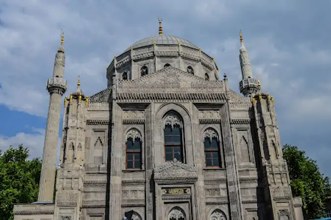 Pertevniyal Valide Sultan Cami kapak fotoğrafı