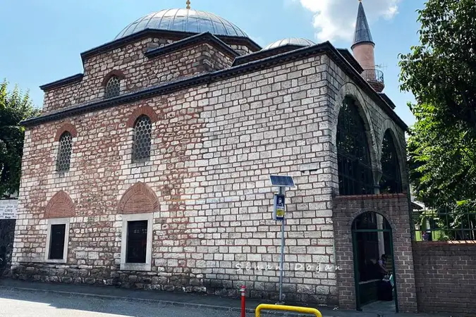 Üç Mihrablı Cami kapak fotoğrafı