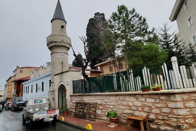 Üçbaş Nurettin Hamza Cami kapak fotoğrafı